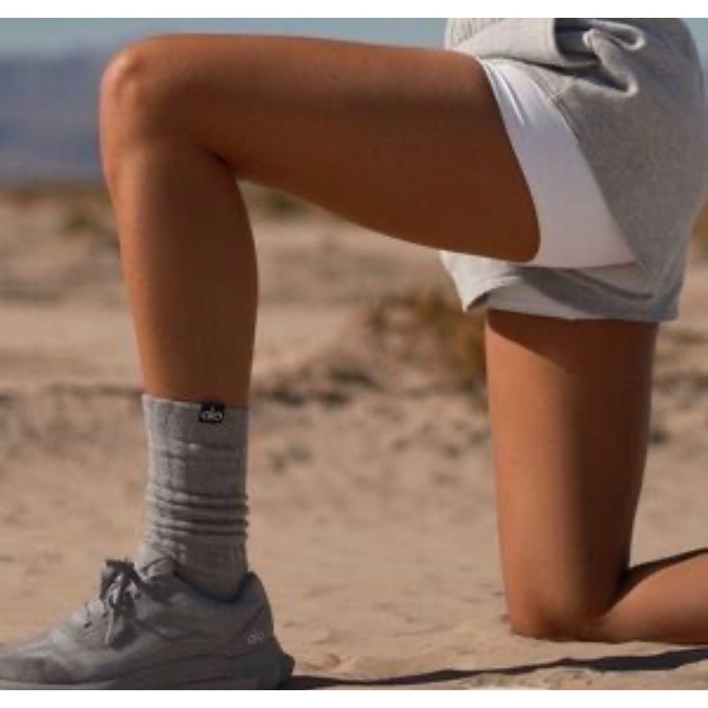 Alo Yoga Unisex Scrunch Sock Athletic Heather Grey Ribbed Slouchy Socks Size M